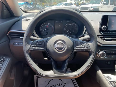 Used 2024 Nissan Altima 2.5 S FWD image 29