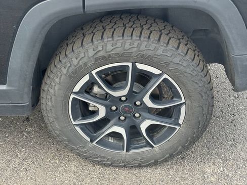 Certified 2025 Jeep Compass Trailhawk AWD/4WD image 11