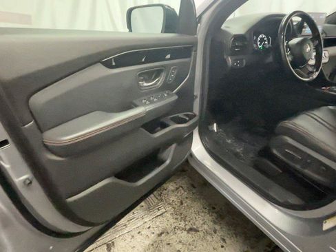 Used 2025 Honda Pilot TrailSport image 28