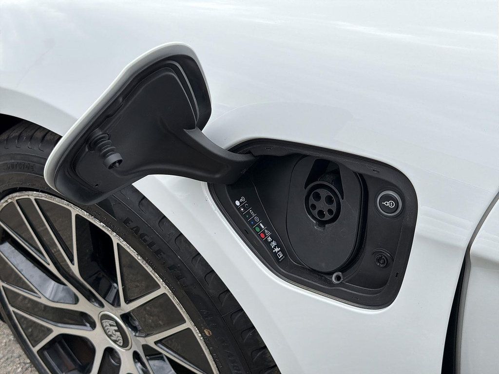 Used 2023 Porsche Taycan RWD image 30