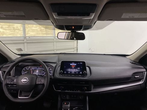 Used 2025 Nissan Rogue SV image 11