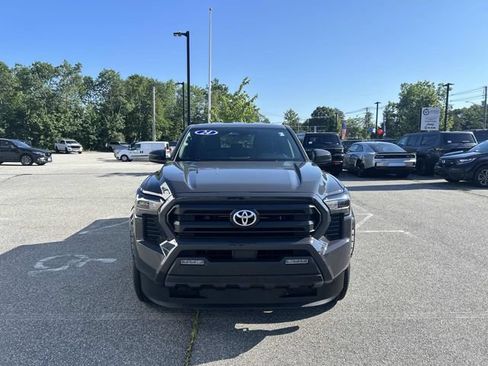 Used 2024 Toyota Tacoma SR5 AWD/4WD image 8