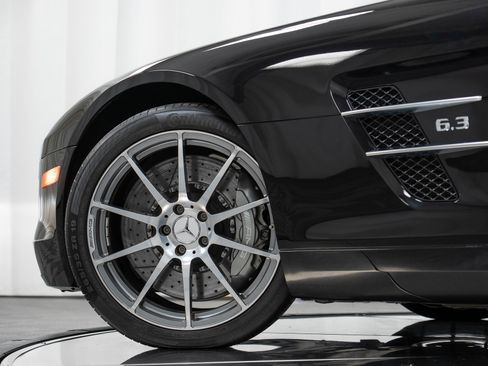 Used 2011 Mercedes-Benz SLS AMG Coupe image 33