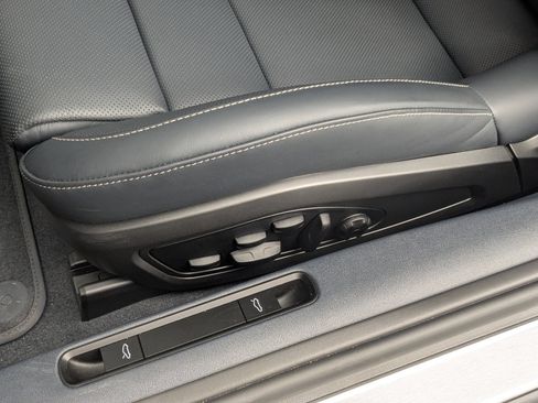 Certified 2025 Porsche 911 Carrera RWD image 29