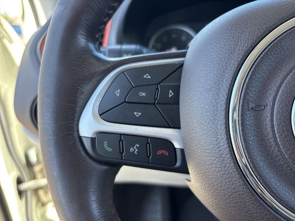 Used 2017 Jeep Renegade Latitude w/ Popular Equipment Group FWD image 28