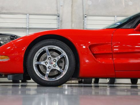 Used 2004 Chevrolet Corvette Coupe w/ Roof Package RWD image 16