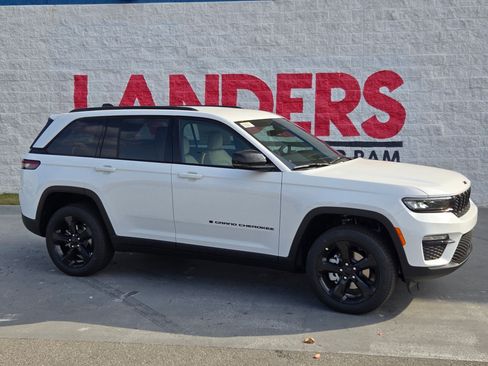 New 2025 Jeep Grand Cherokee Limited w/ Black Appearance Package image 1