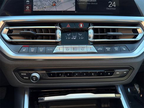 Used 2019 BMW 330i xDrive Sedan w/ Driving Assistance Package image 27