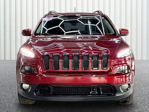 Used 2016 Jeep Cherokee Limited w/ Luxury Group AWD/4WD image 2