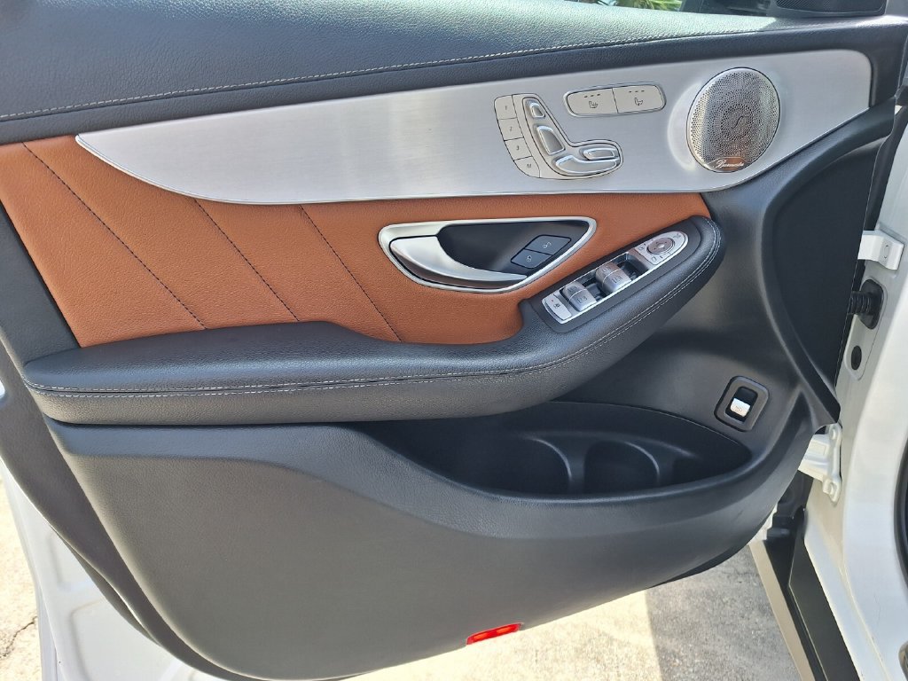 Used 2023 Mercedes-Benz GLC 300 4MATIC Coupe image 30