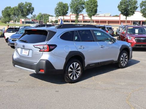 Certified 2025 Subaru Outback Limited AWD/4WD image 8