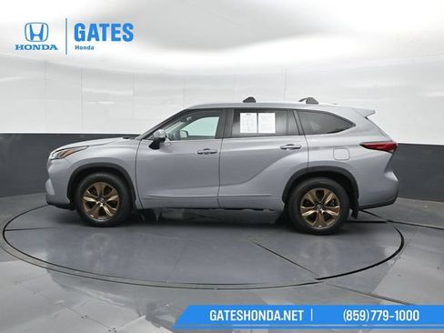Used 2023 Toyota Highlander Bronze Edition AWD/4WD image 7