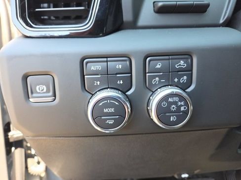 Used 2024 GMC Sierra 2500 AT4 w/ AT4 Premium Plus Package AWD/4WD image 17