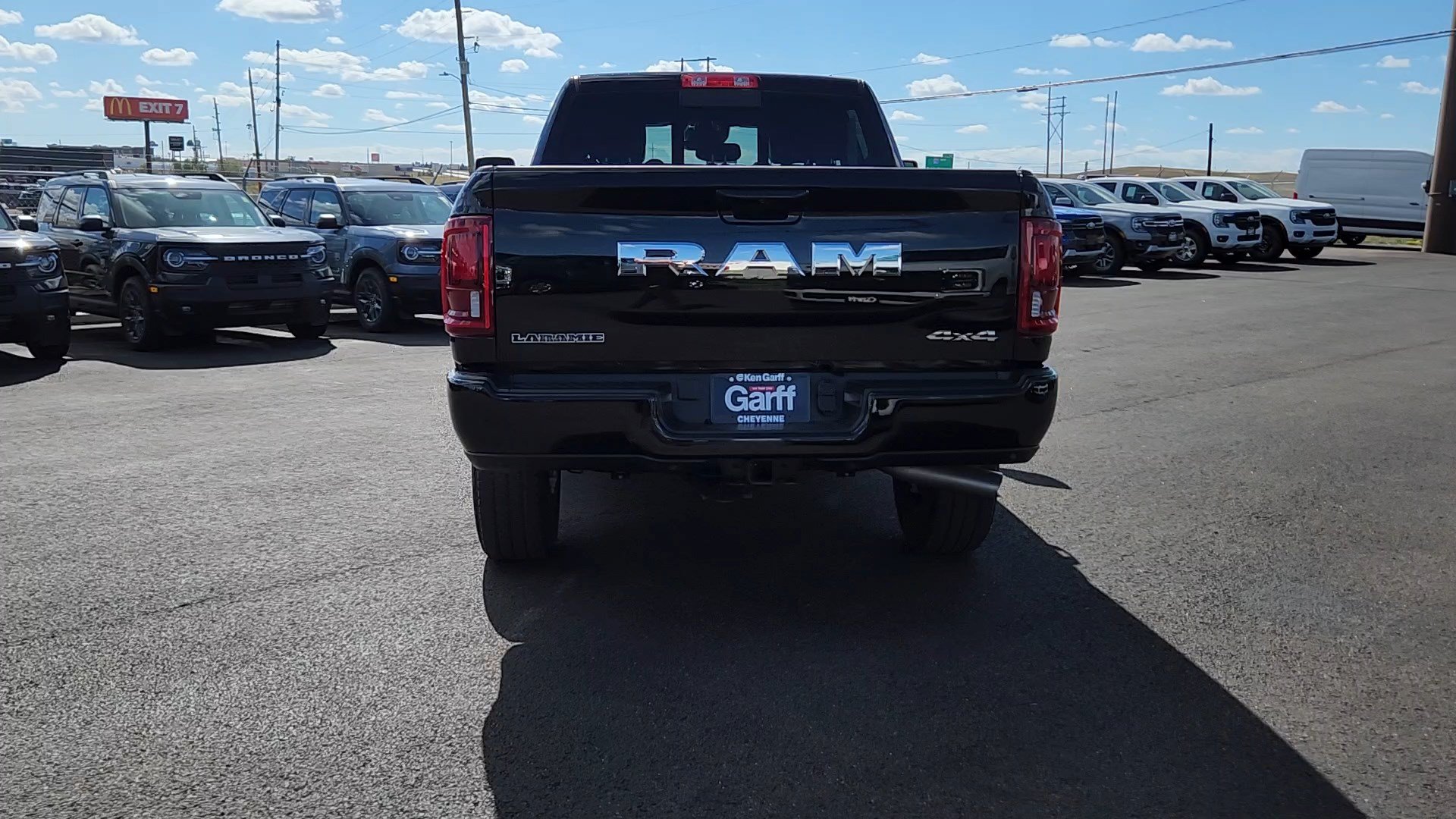 Used 2025 RAM 2500 Laramie AWD/4WD image 3