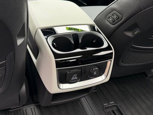 Used 2024 Kia Carnival SX Prestige image 8