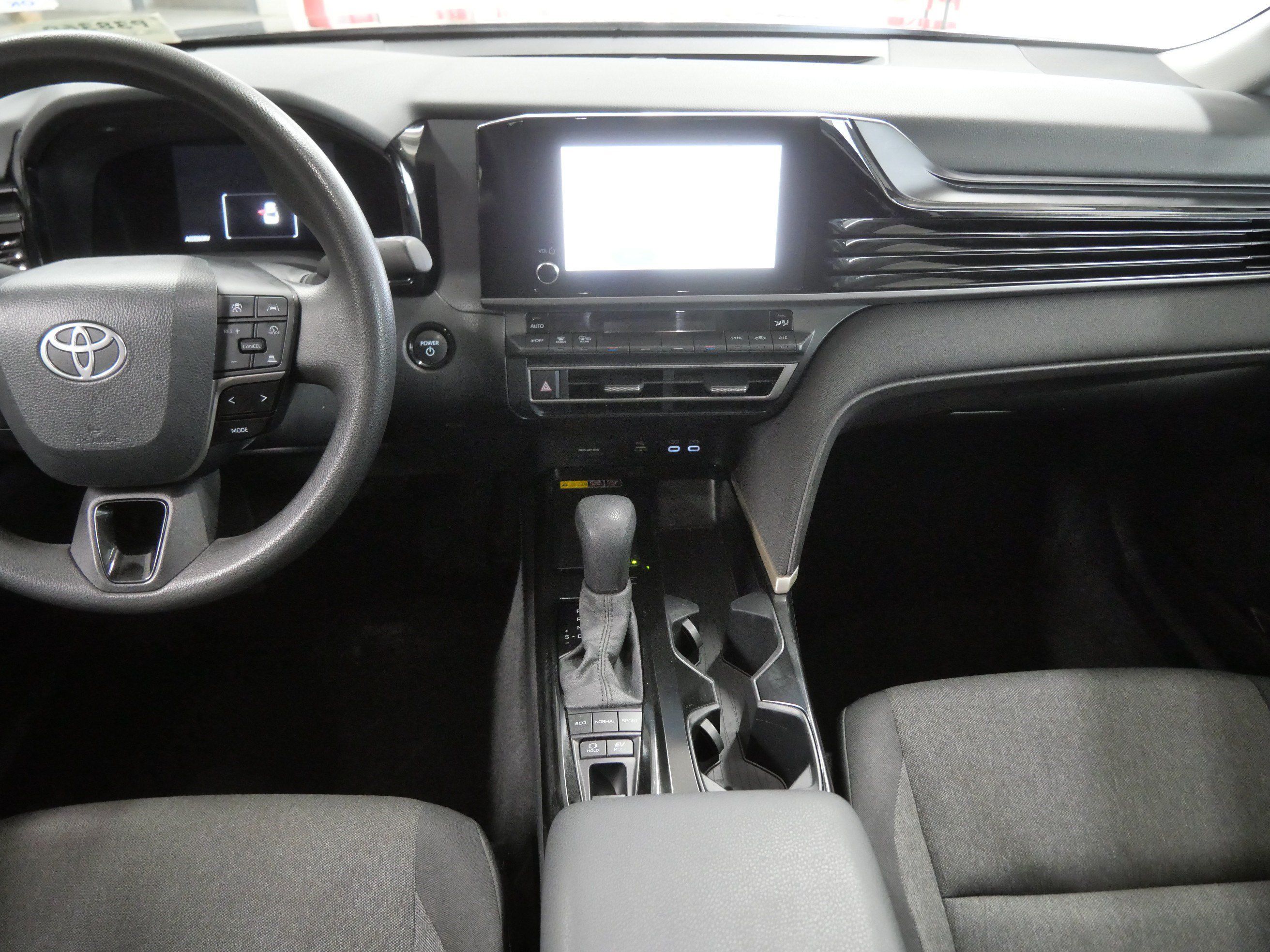 Used 2025 Toyota Camry LE FWD image 11