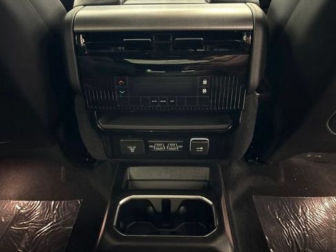 New 2026 Jeep Grand Wagoneer L 4WD w/ Premium Group I image 30