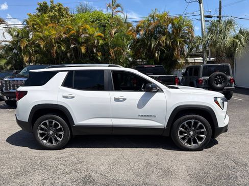 Used 2025 GMC Terrain Elevation w/ Elevation Premium Package AWD/4WD image 4