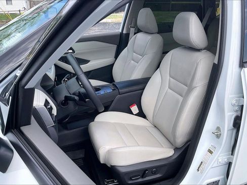 Used 2024 Nissan Rogue SL w/ SL Premium Package image 22