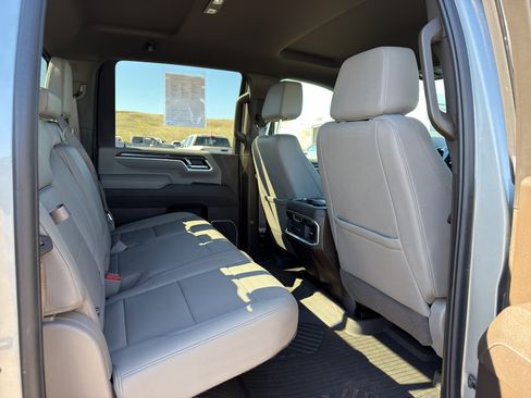 Used 2025 Chevrolet Silverado 3500 LTZ w/ LTZ Convenience Package AWD/4WD image 21