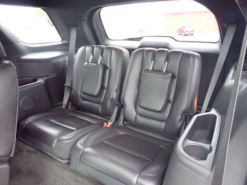 Used 2014 Ford Explorer XLT w/ Equipment Group 202A AWD/4WD image 10
