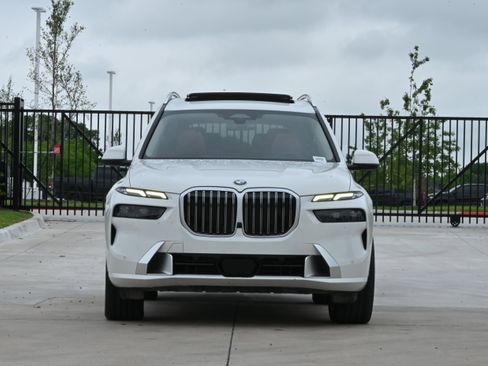 Certified 2024 BMW X7 xDrive40i w/ Executive Package AWD/4WD image 3