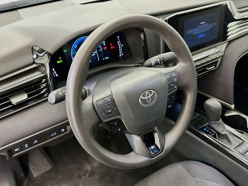 Used 2025 Toyota Camry LE image 18