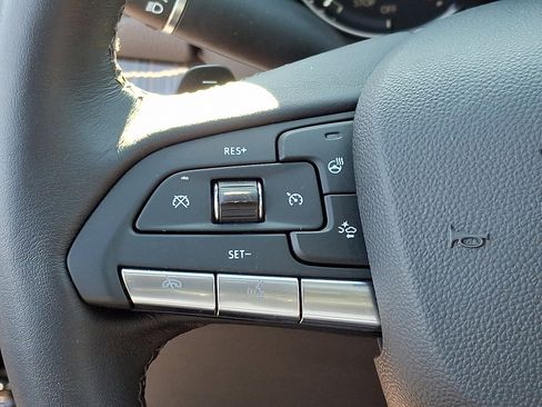 Used 2022 Cadillac XT4 Premium Luxury w/ Enhanced Visibility Package image 19