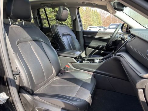 Used 2022 Jeep Grand Cherokee Limited image 34