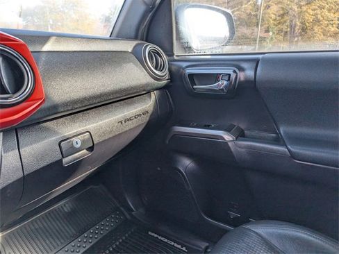 Used 2020 Toyota Tacoma TRD Sport w/ TRD Premium Sport Package image 31