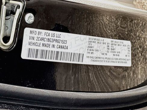 Used 2023 Chrysler Pacifica Touring-L FWD image 32