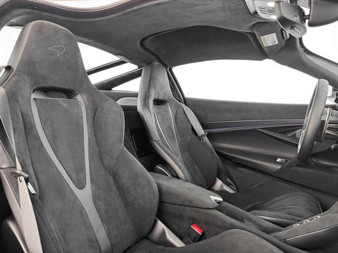 Used 2026 McLaren 750S RWD image 26