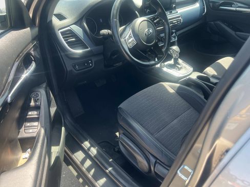 Used 2021 Kia Seltos S FWD image 8
