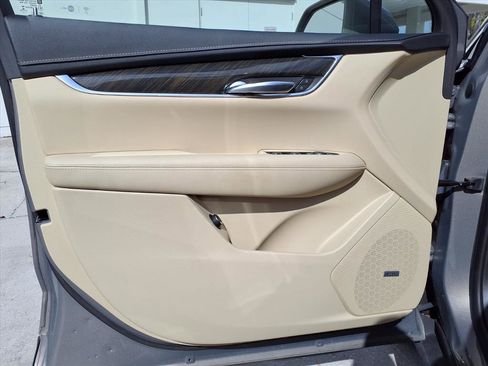 Used 2018 Cadillac XT5 Base image 18