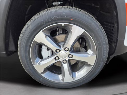 New 2025 Jeep Grand Cherokee Limited w/ Trailer Tow Package image 68