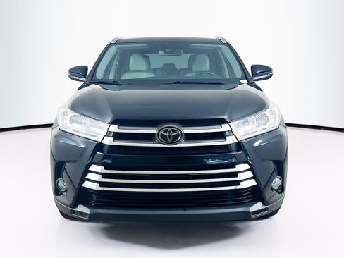 Used 2018 Toyota Highlander XLE FWD image 2