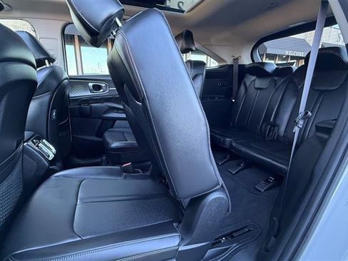 Used 2023 Kia Sorento SX image 21