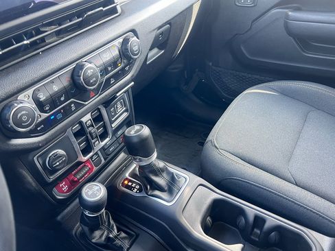 Used 2025 Jeep Wrangler Willys image 25