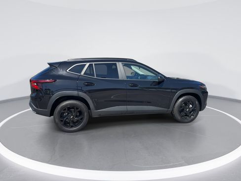 Used 2025 Chevrolet Trax LT w/ LT Convenience Package image 10