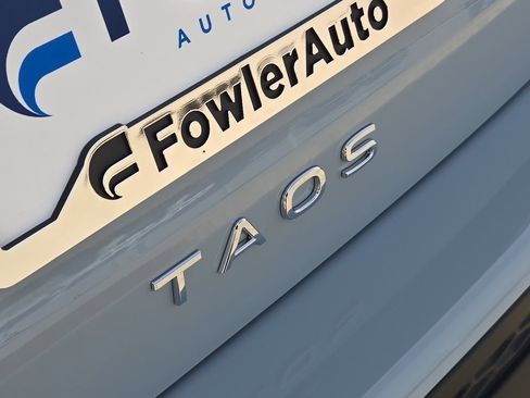 New 2026 Volkswagen Taos SE FWD image 8