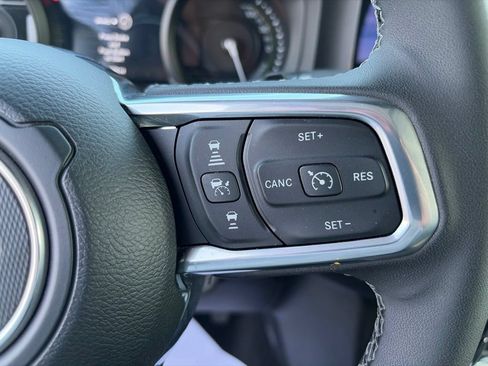 Used 2025 Jeep Wrangler Unlimited Sahara AWD/4WD image 20