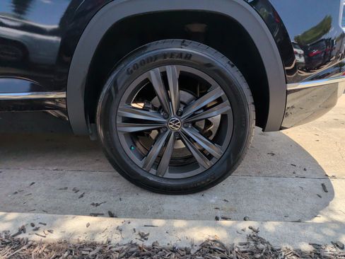 Used 2022 Volkswagen Atlas Cross Sport SEL R-Line AWD/4WD image 12