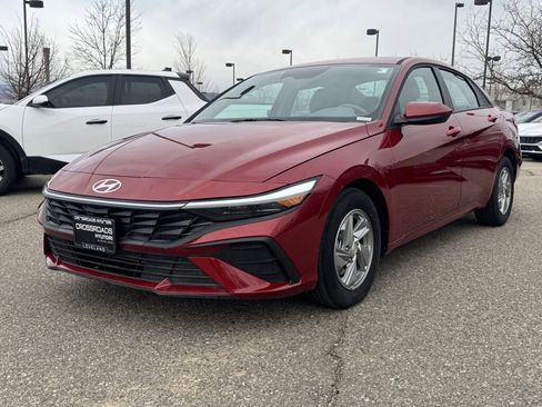 Used 2025 Hyundai Elantra SE image 5