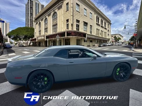Used 2018 Dodge Challenger SXT w/ Sound Group image 9