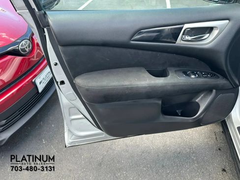 Used 2015 Nissan Pathfinder SV w/ Cargo Package AWD/4WD image 17