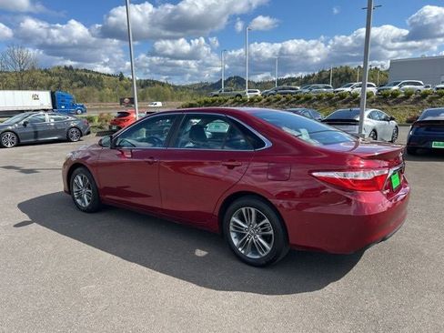 Used 2016 Toyota Camry SE image 9