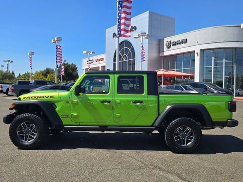 Certified 2025 Jeep Gladiator Mojave w/ Convenience Group AWD/4WD image 7