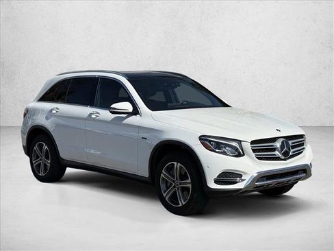 Used 2019 Mercedes-Benz GLC 350e 4MATIC image 3