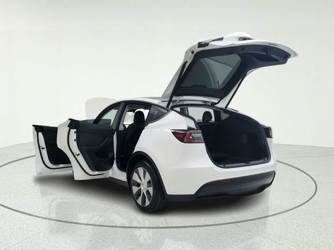 Used 2021 Tesla Model Y Long Range AWD/4WD image 12
