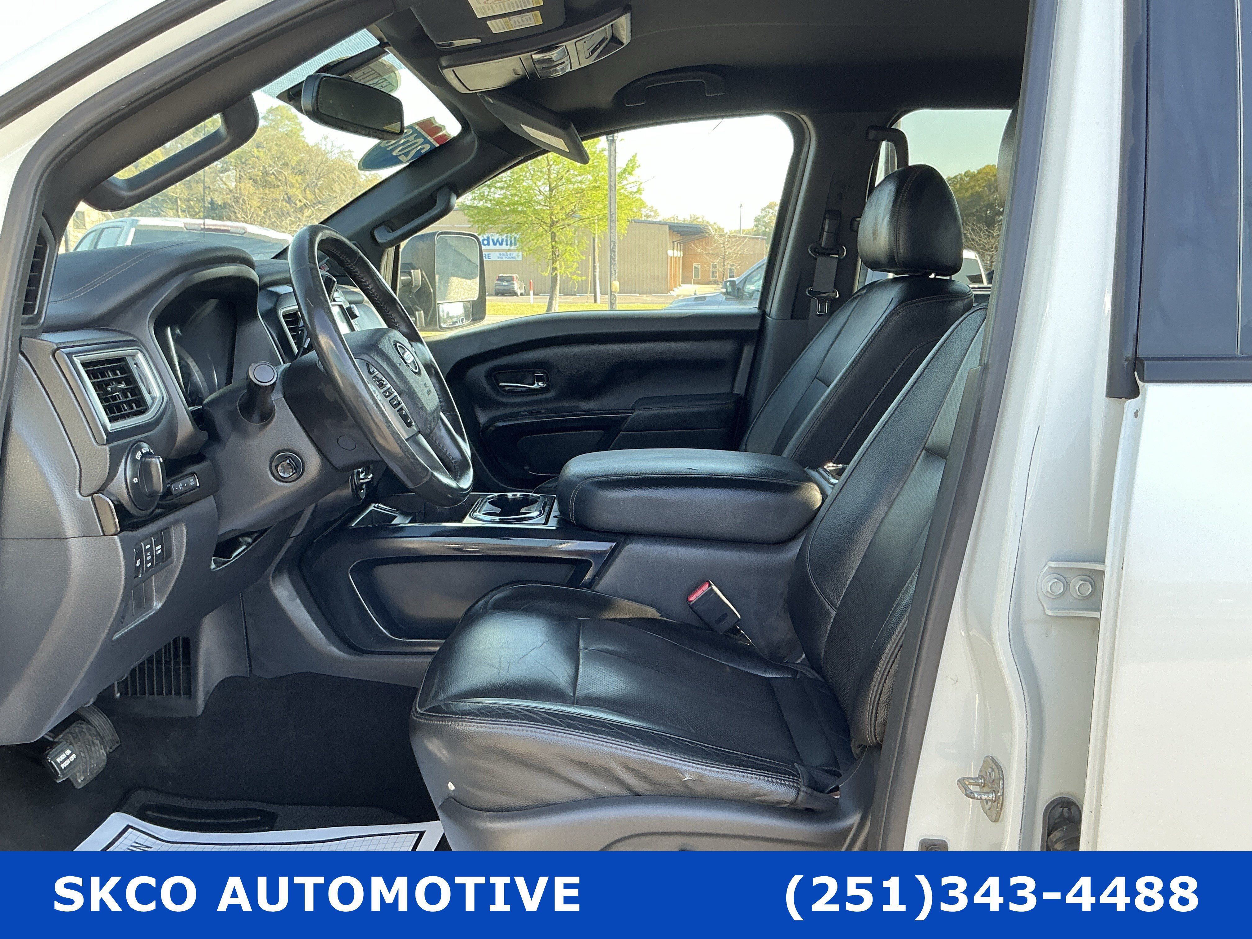 Used 2018 Nissan Titan SL w/ Midnight Edition AWD/4WD image 11